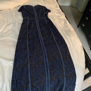 BCBG Navy Lace column gown SZ 6 worn once to a formal wedding.